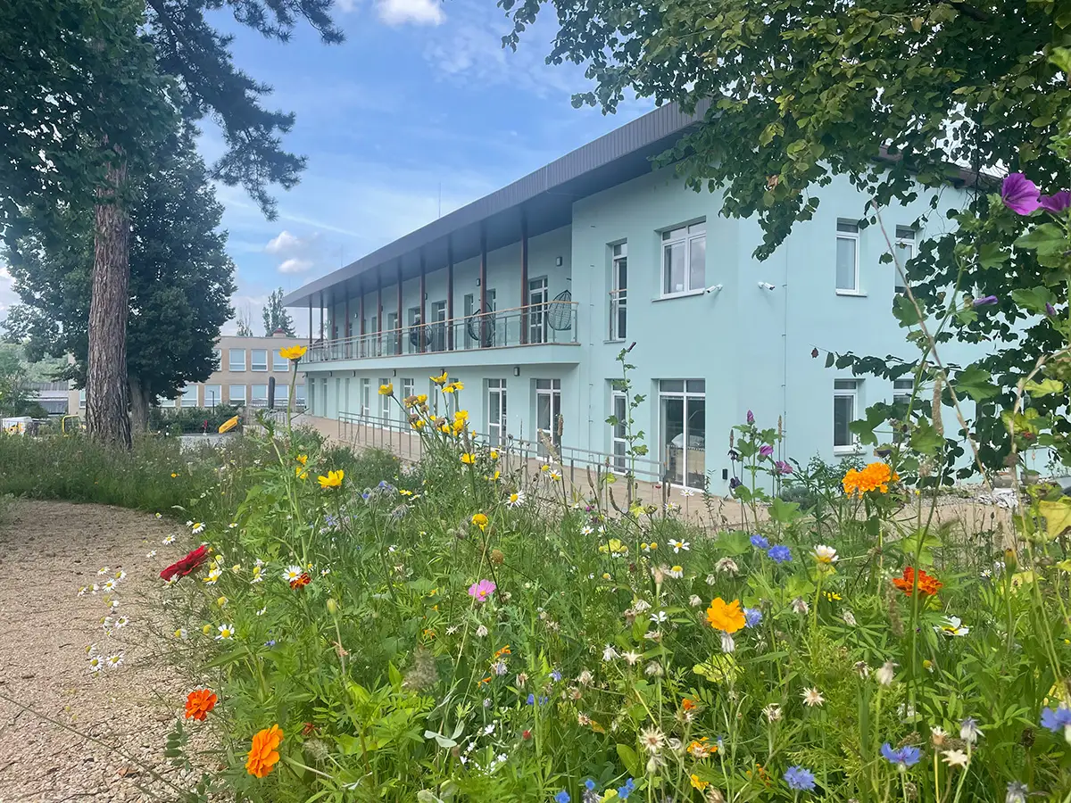 Domov Seniorů Máchova — budova zařízení